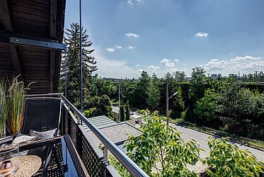 Für Dachgeschoss-Liebhaber: 3-Zi. Wohnung mit Weitblick über das Olympiadorf