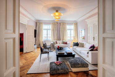 歴史的なアパートメントで、独自の魅力が詰まった物件です。